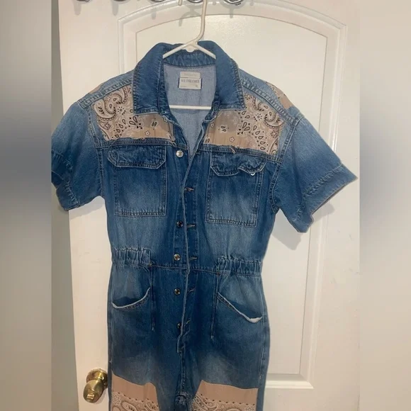New! Free People x Tricia Fix Tan Bandana Patchwork Blue Denim Jumpsuit💙 Medium - Picture 9 of 13